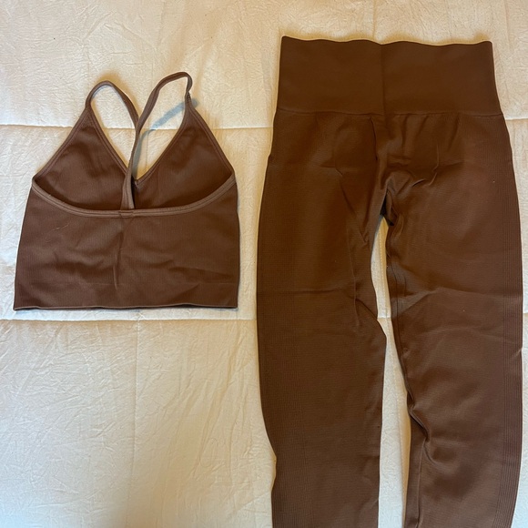 Set Active- brown sculpt flex leggings and ribbed v bra - Picture 2 of 2